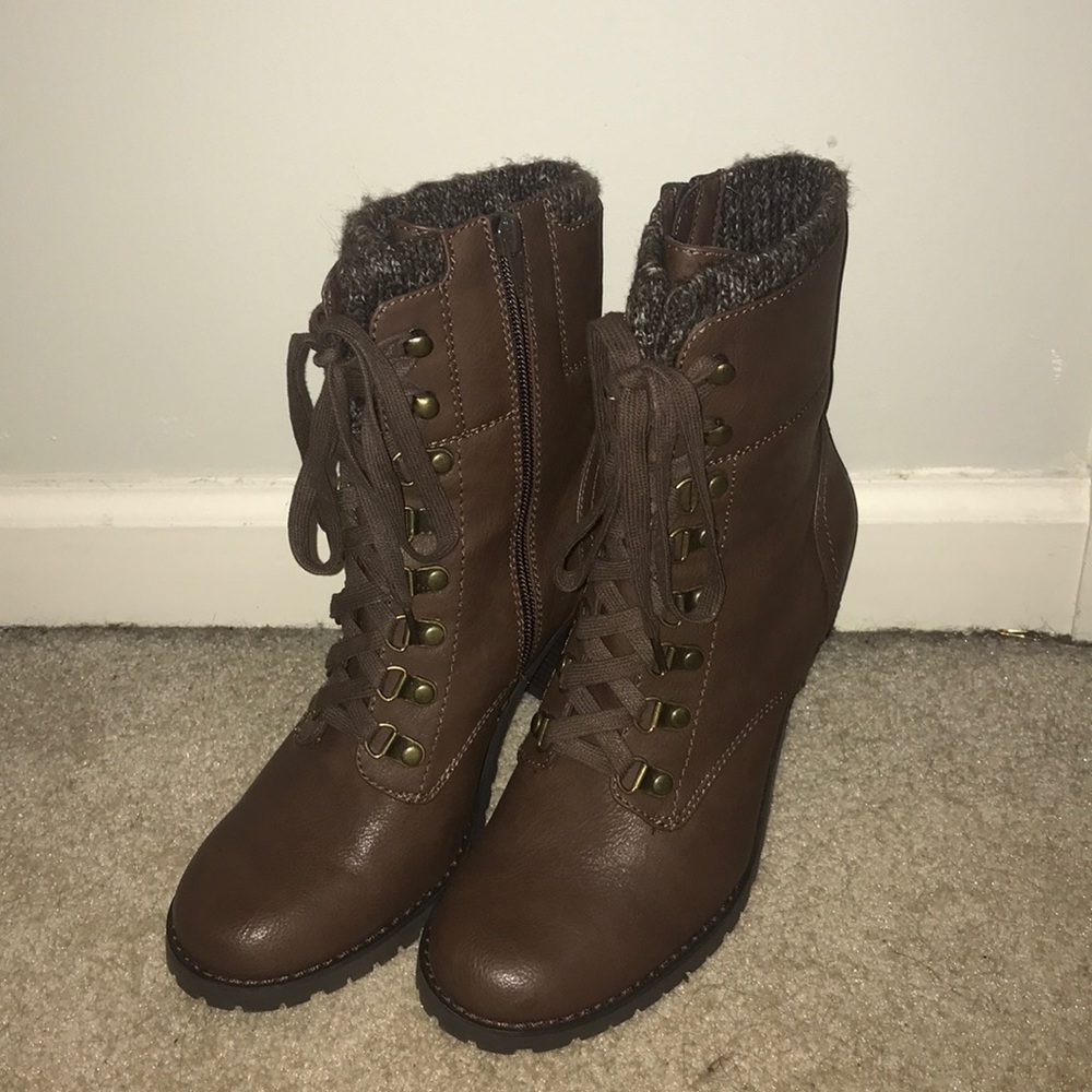 Lace up heeled booties